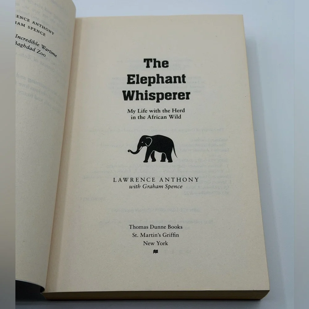 The Elephant Whisperer: My Life With The Herd In The African Wild (Paperback)